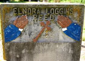 Grave marker for Elnora Loggins Reed.