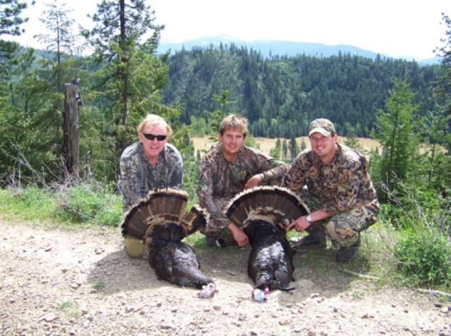 L-R: Chris Redbone Marley, Alben Flautt, Thornton Marley on a hunt with Catfish. Photo courtesy of Tallahatchie Hunts.
