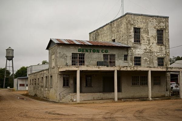 Denton Co. - Shelby, Mississippi PHOTO BY DONALD CHRISTIAN