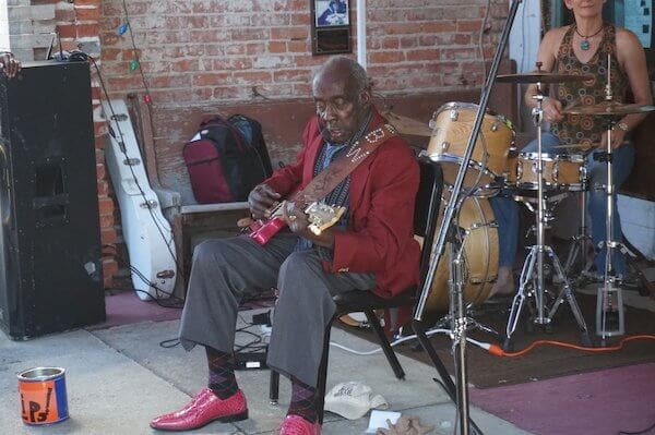Leo "Bud" Welch playing in front of Cat Head in Clarksdale. Photo by Andrea Vlonk