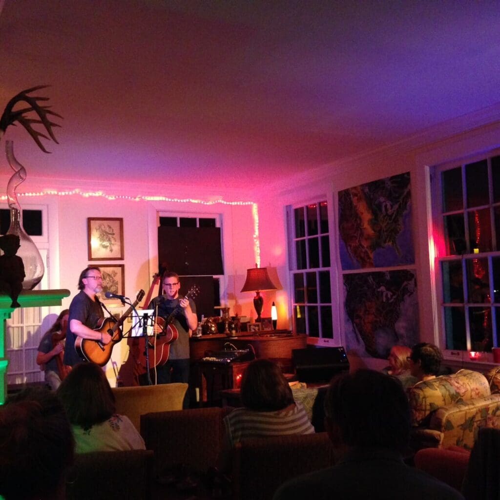 Photograph by Publisher for Clarksdale Entertainment Press Register of Clarksdale White House during one of their Home Concert Series.